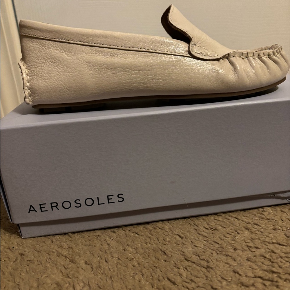 AEROSOLES Cream Flats Moccasin-Style Loafers